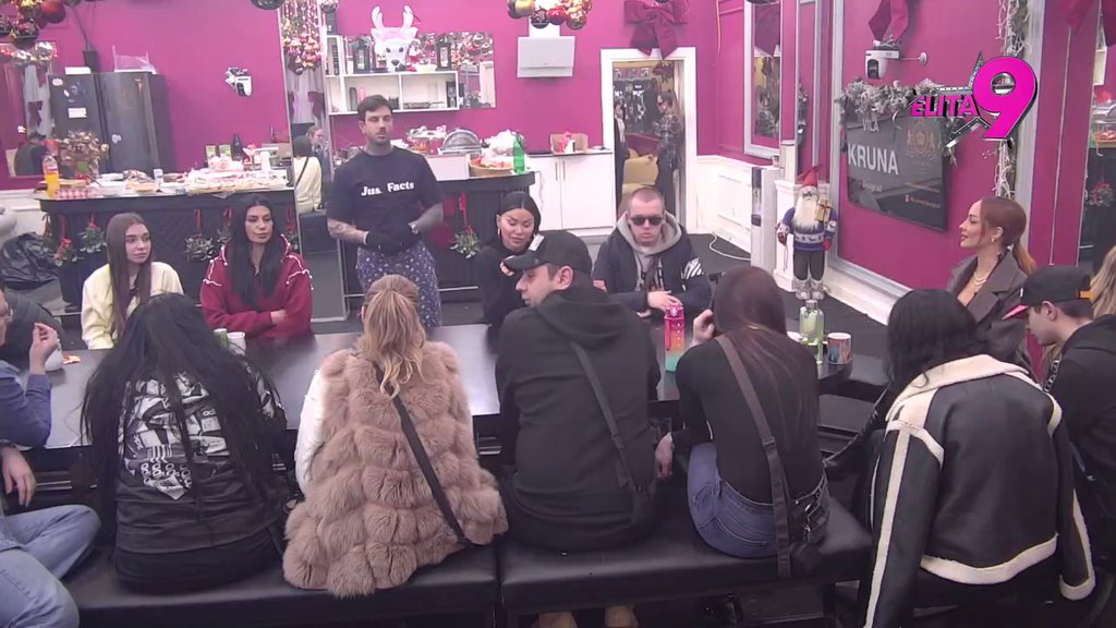 Tebe je proslavio Peca Vijagra: Asmin ključa od ljubomore na Maju zbog Đukića, pljušte prozivke na sve strane (VIDEO)