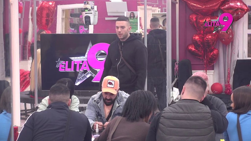 GAĐALA ME JE, HISTERISALA, IMALA BROJNE PREBAČAJE! Anđelo izneo ŠOK tvrdnje na Anitin račun, ona zatražila poligraf, pa zaurlala iz petnih žila: LOMIO MI JE PALICOM STAN PRED DETETOM! (VIDEO)