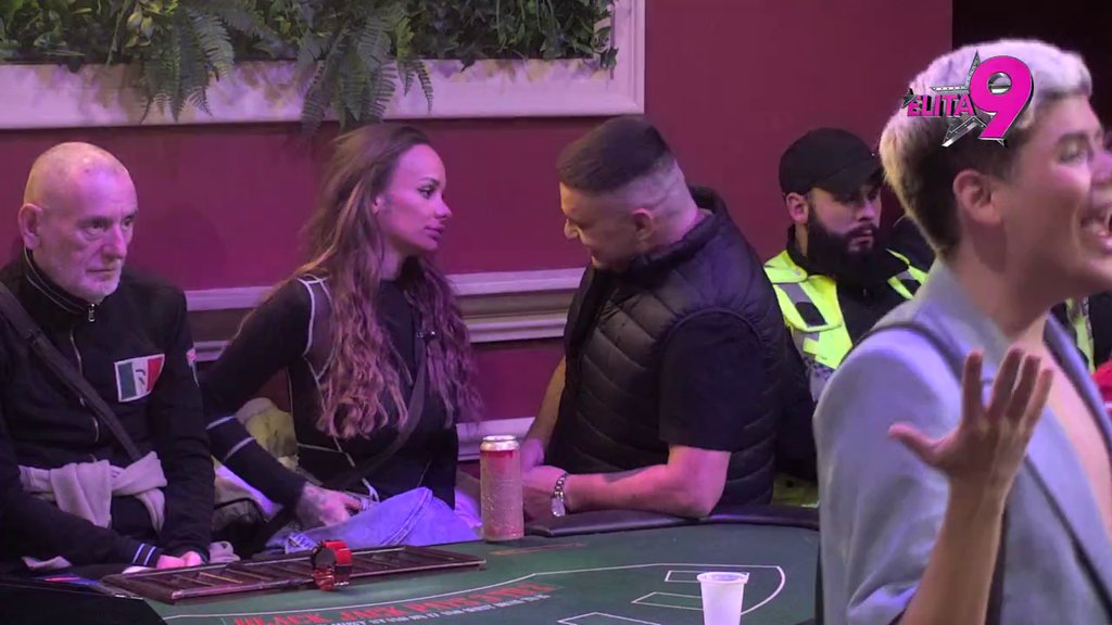 Haos u kazinu! Bebica pokušava da se ušlihta Teodori, ona ga oduvala (VIDEO)