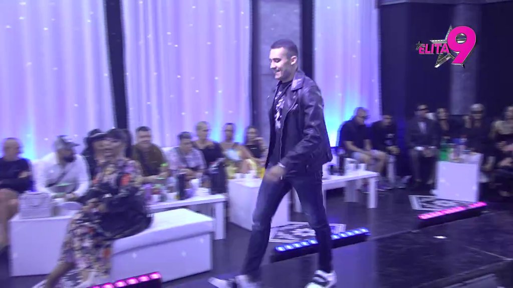 Devojkama nije lako! Muškarci u elegantnim izdanjima pokazali kakvi su šmekeri! (VIDEO)