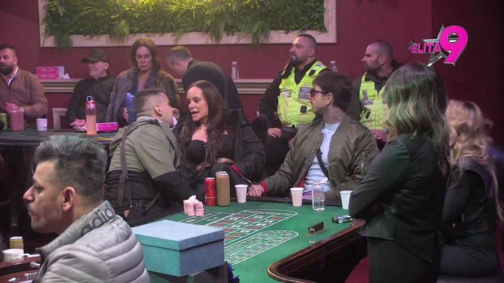 Prekucala igricu: Teodora dresira Bebicu kao psa, Đukić od neprijatnost propada u zemlju! (VIDEO)