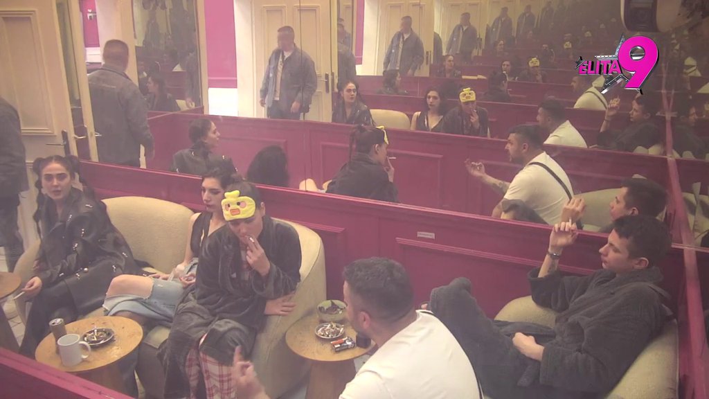 DIŽE BUNU: Asmin rešio da se obračuna sa svima koji su rekli da se ljubio sa Sarom, pokušava da se opere zbog Maje (VIDEO)