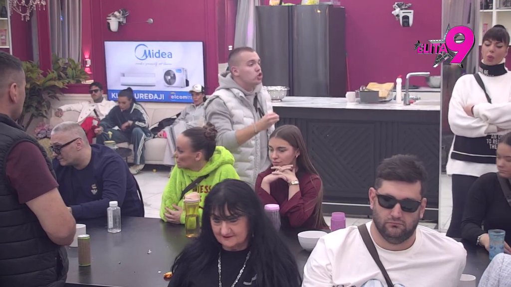 OTKRIO KADA JE TEODORA BACILA OKO NA FILIPA: Dača progovorio o Bebicinoj veridbi, u šoku zbog jedne stvari (VIDEO)