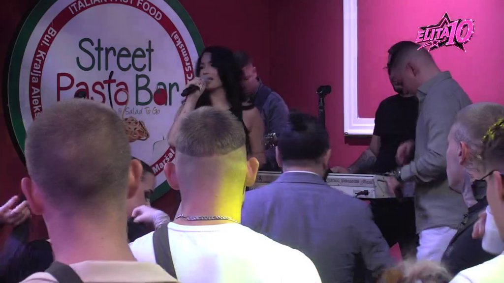 Žurka koja obećava! Zorana otvorila veče svojom pesmom, Nemanja ih razgalio (VIDEO)