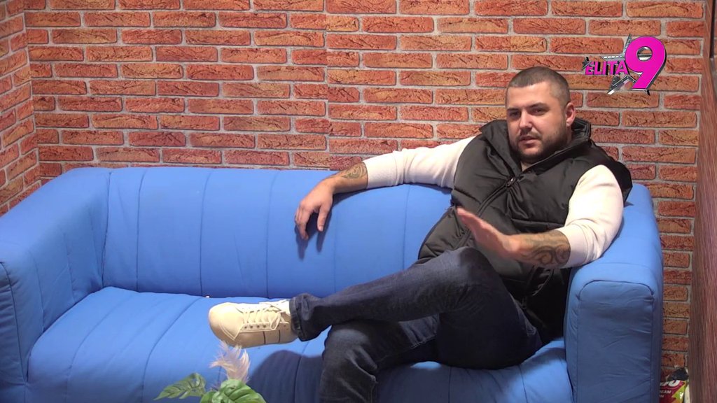 Čekam da vidim klipove! Asmin ljut kao ris zbog muvanja Aneli i Filipa, najavio haos u četvrtak: Ona popije tri čaše vina i ne zna šta radi! (VIDEO)