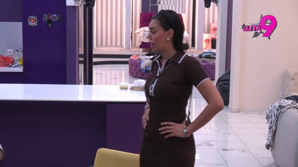 Ne zna da bekne, a ni da se obuče, reći ću Viktoru da joj... Mina bez dlake na jeziku URNISALA Dušicu! (VIDEO)