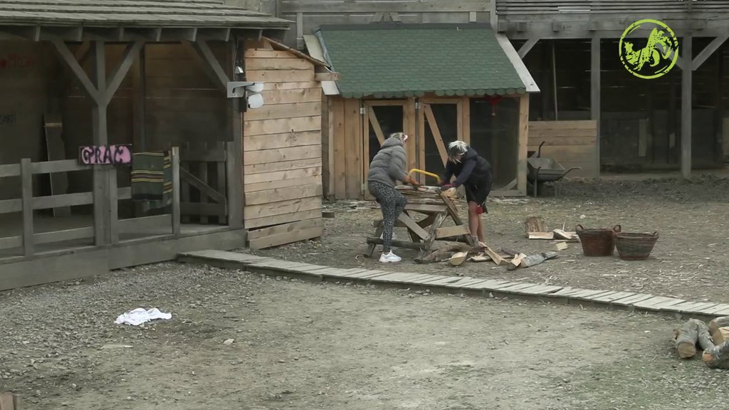 KAO DA SE NIKADA NISU OTIMALE OKO MOMAKA: Sestre napokon zaboravile na nesuglasice, pa prionule na posao (VIDEO)