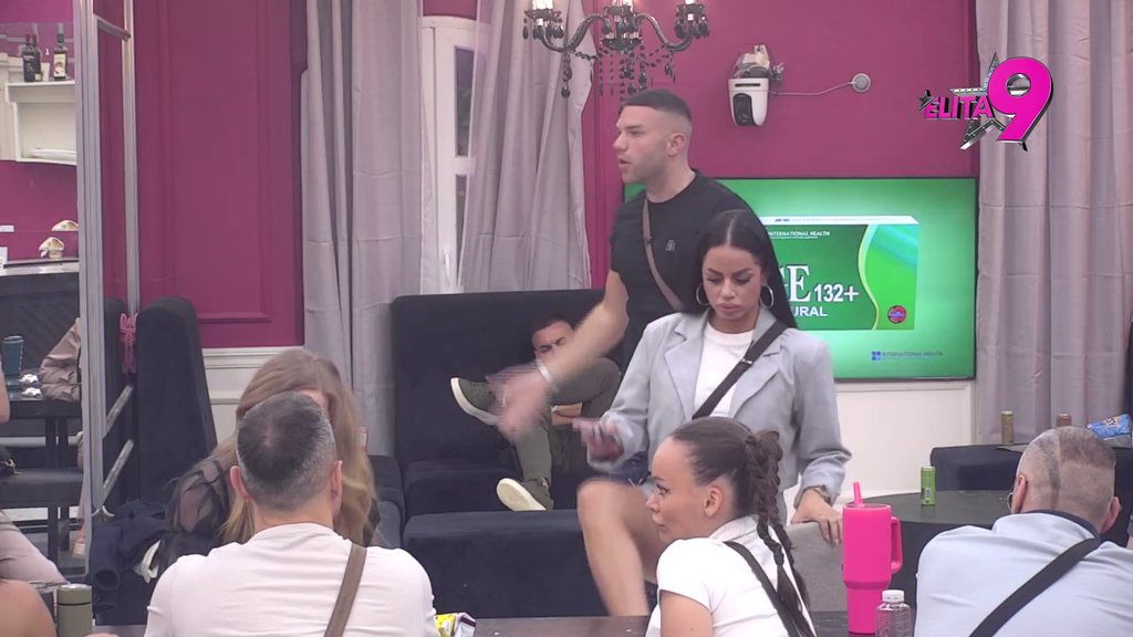 ŽIVOTOM BRANI SVOG DRUGA: Anđelo tvrdi da je Anita daleko veći psihopata od Bebica, optužio Teodoru da Macanovića navodi na TANAK LED! (VIDEO)