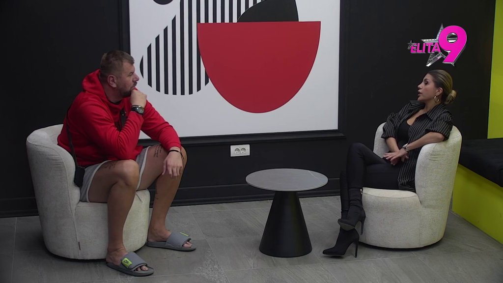 Nemoralna i laka žena, blam me je: Janjuša sramota Kačavendinog ponašanja i priča, opleo po njoj: Grčki maneken je prevario za punjene paprike i piškote (VIDEO)