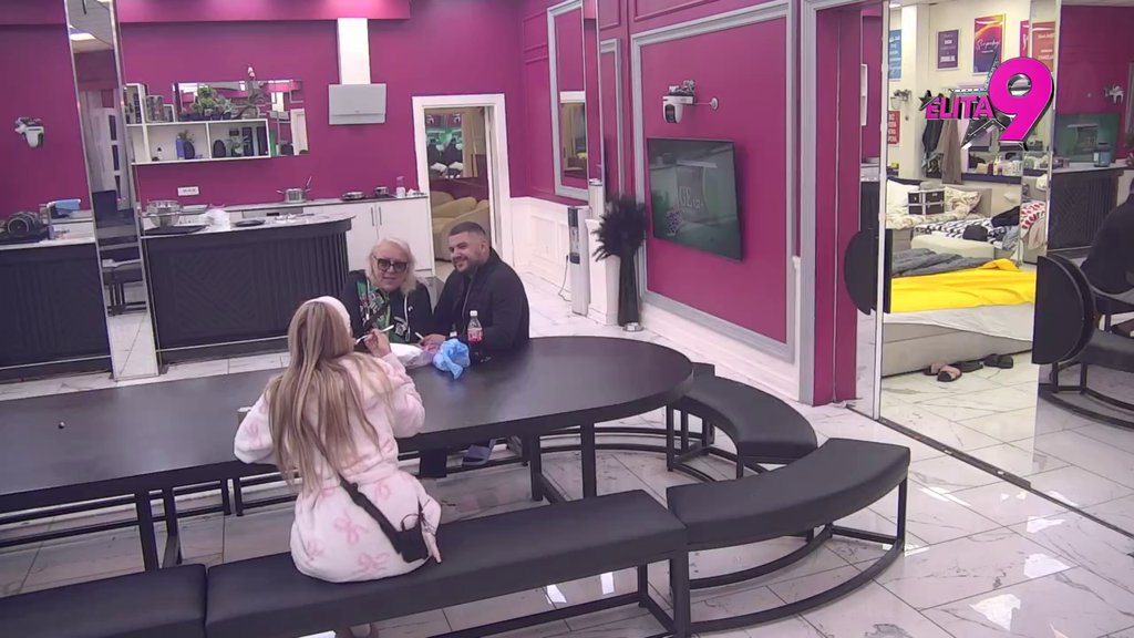 Voliš me, lud si za mnom: Nova drama Aneli i Alibabe trese Belu kuću, nikako ne mogu da nađu zajednički jezik! (VIDEO)