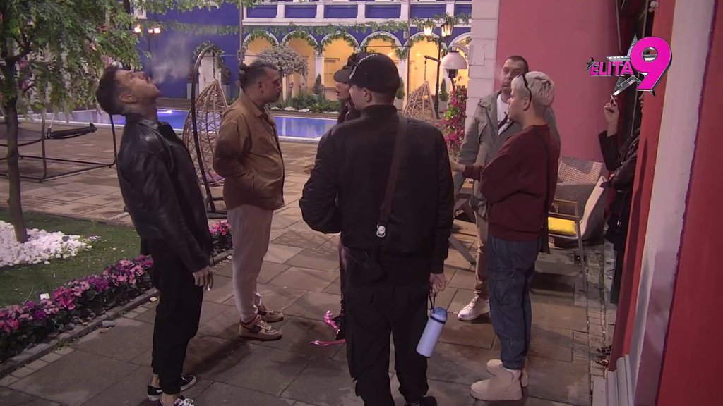 Palo suočavanje: Anita pokušala da sazna zbog čega je Bora prozivao, on postao opčinjen njenim izgledom i zaboravio na sve! (VIDEO)