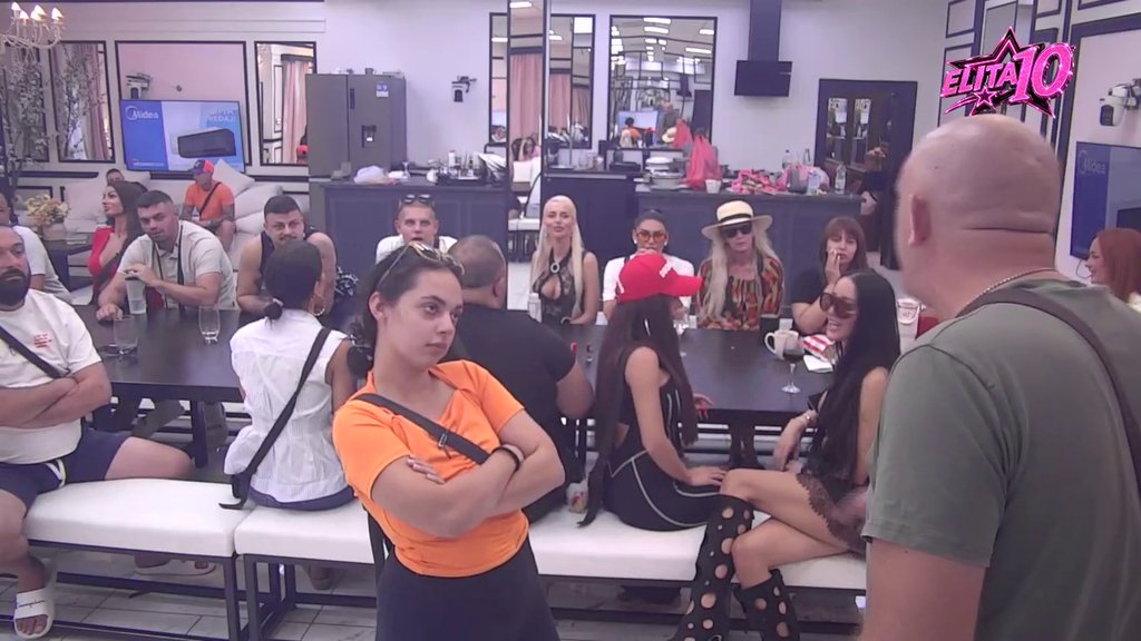 BIO SAM GOSPODIN, LJUBIO SAM TI NOGE, KUPIO SAM TI CIGARE: Milan misli da Radi ništa nije falilo pored njega (VIDEO)