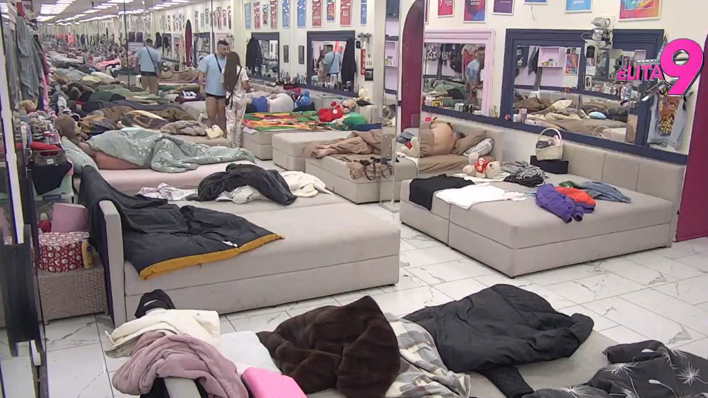 NOVO SUNCE, NOVA ENERGIJA! Veliki šef nežno budi ukućane u Beloj kući (VIDEO)