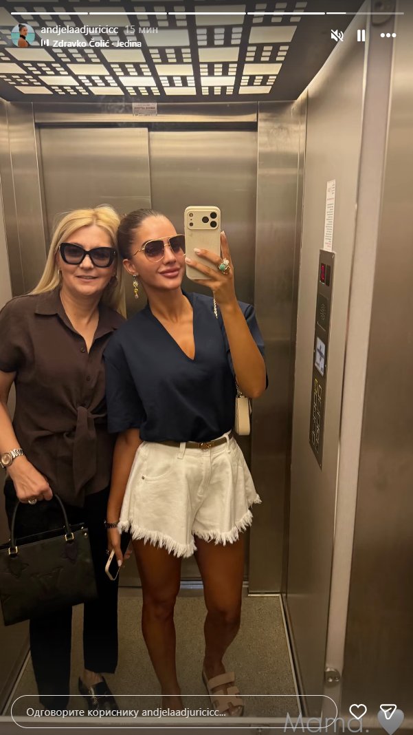 Ovo je majka Anđele Đuričić: Obe pozirale skockane od glave do pete, a osmehe ne skidaju s lica! (FOTO)