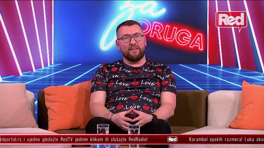 Žalila se da ima modrice: Sloba analitičar razvezao jezik i urnisao Bebicu i Teodoru, pa na sve načine ponizio njihovu veridbu! (VIDEO)