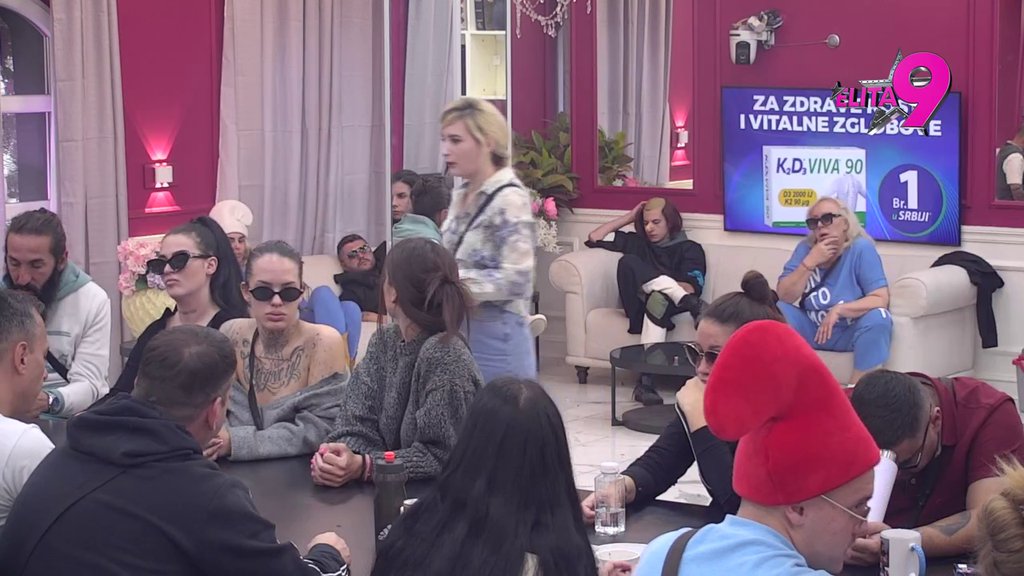 Ne prođe ni mesec dana, ona krene da se k**a: Zorica dočekala svojih pet minuta da verbalno unakazi Minu Vrbaški! (VIDEO)