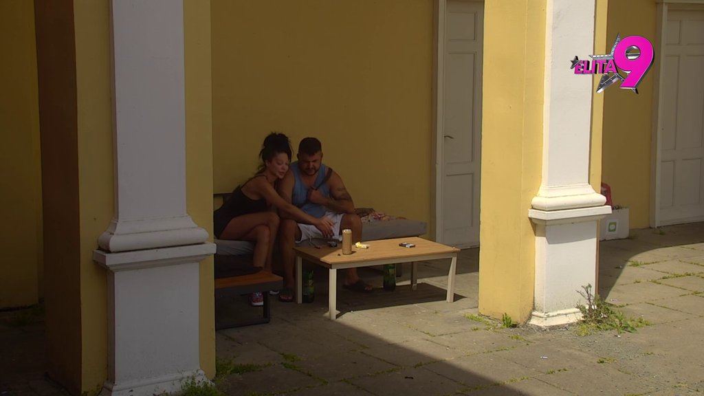 U BAZENU DOBIO INSPIRACIJU! Mića sastavio pesmu o Majinom i Asminovom akcijanju u zoru, OVO JE HIT! (VIDEO)