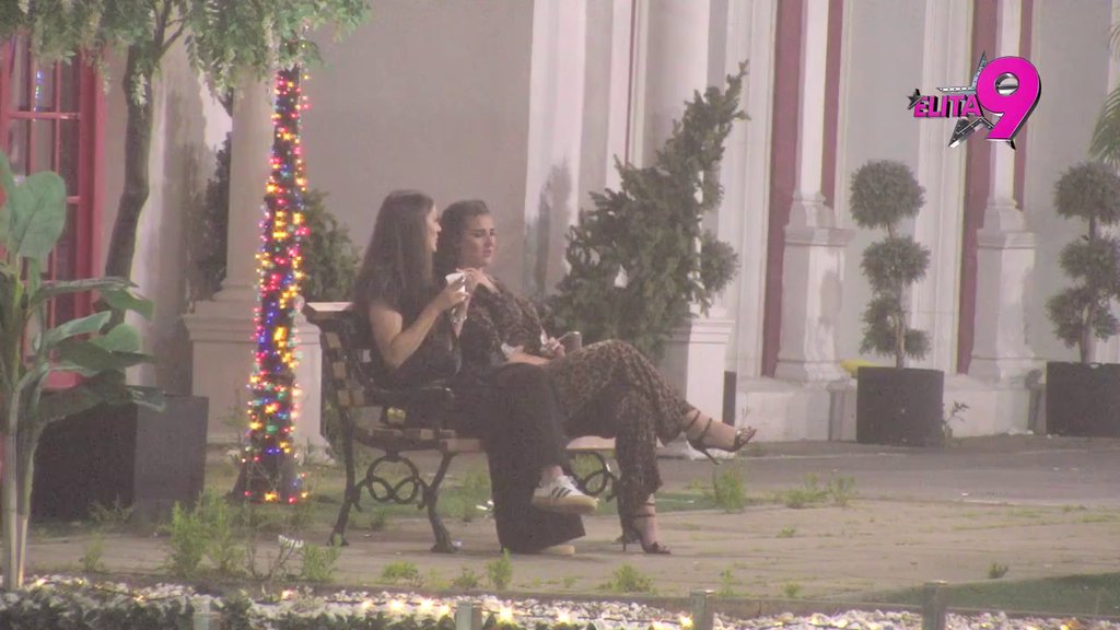 ZAMALO DA SE SMUVAMO: Sandra sa Anastasijom oplela po Hani, pa priznala da joj se dopada Nerio! (VIDEO)