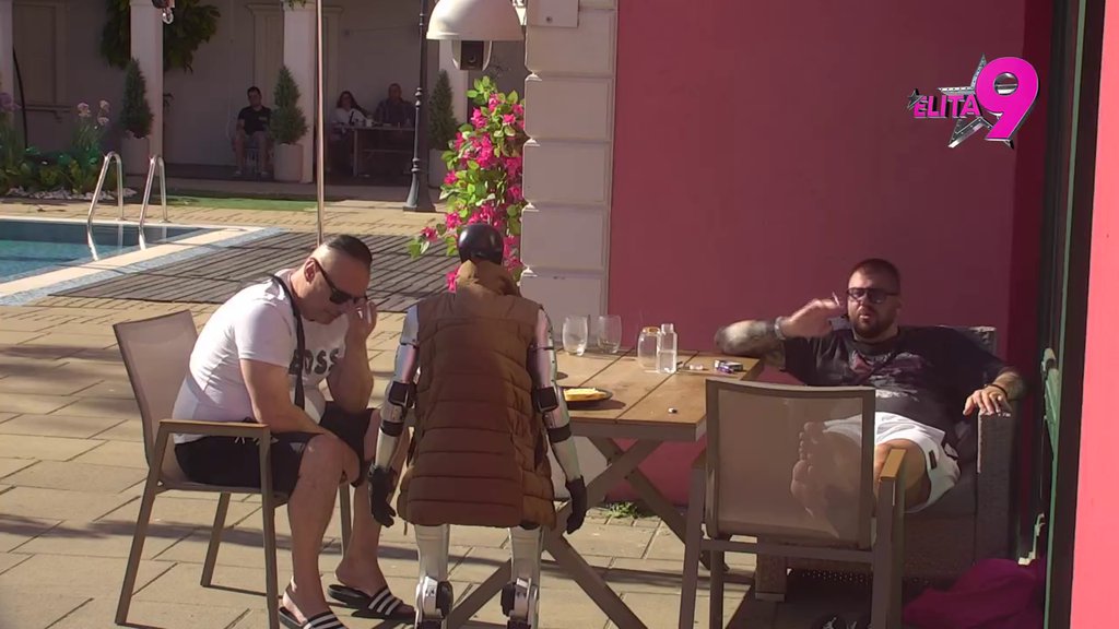 Urnebesno: Janjuš i Toša ponovo pokazali da su najjači tandem, njihov razgovor nasmejaće vas do suza! (VIDEO)