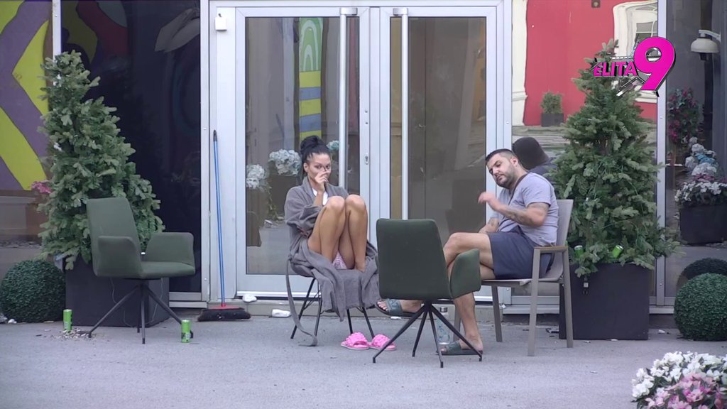 Ne zna šta ga je snašlo! Maja topi mozak Asminu strahom da će je ostaviti, on ne prestaje da se kune i obećava (VIDEO)