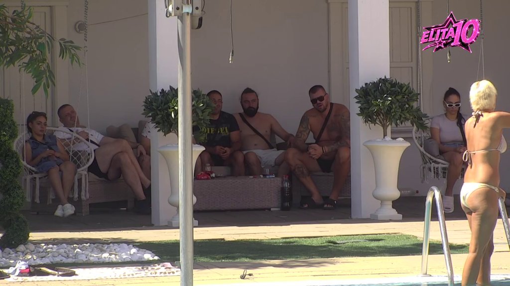 Jasenka dala sve od sebe da ubedi Janjuša da PLIVAJU ZAJEDNO! Hit scene kraj bazena, Car joj pružio podršku (VIDEO)