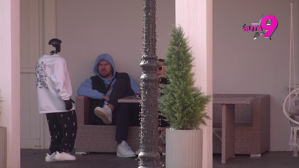 MIĆA LEDOLOMAC! Robot Toša ne veruje svojim LASERIMA, Pržulj nesalomivi ga oborio s točkića! (VIDEO)