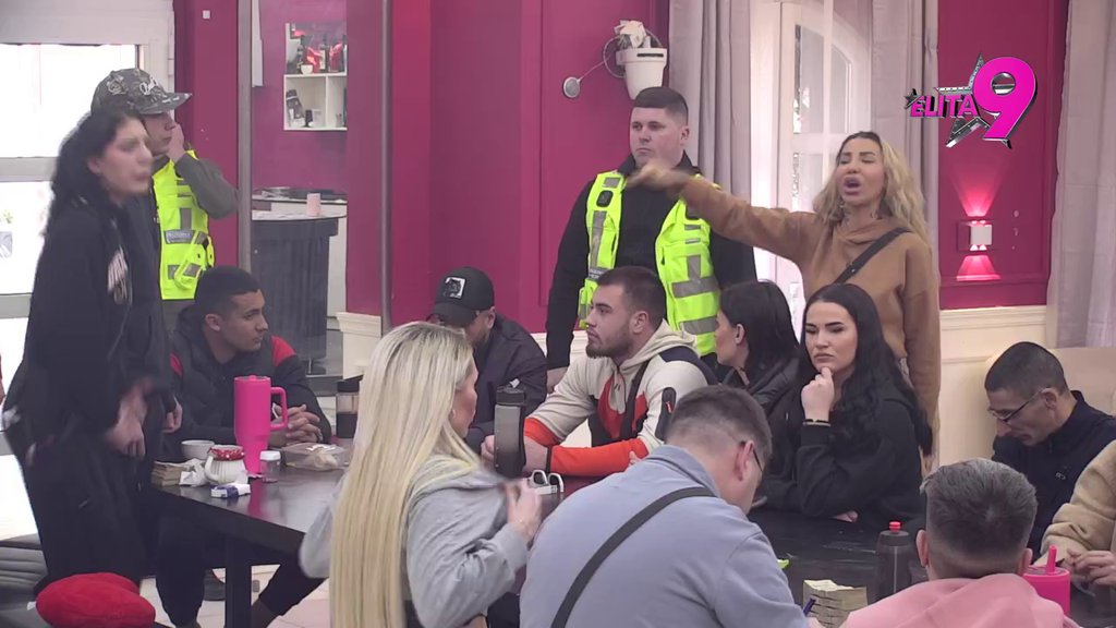 Ovakvog Neria do sada niste videli: Doživeo pomračenje i bez milosti zgazio Aneli, ona poludela i pljunula Hanu! (VIDEO)