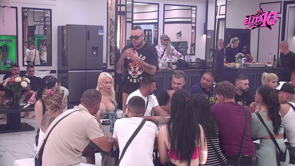 Sve se ori za crnim stolom: Tenzija tokom podele budžeta ne popušta, Filip Car i Lepi Mića zaratili pred svima zbog malog budžeta (VIDEO)