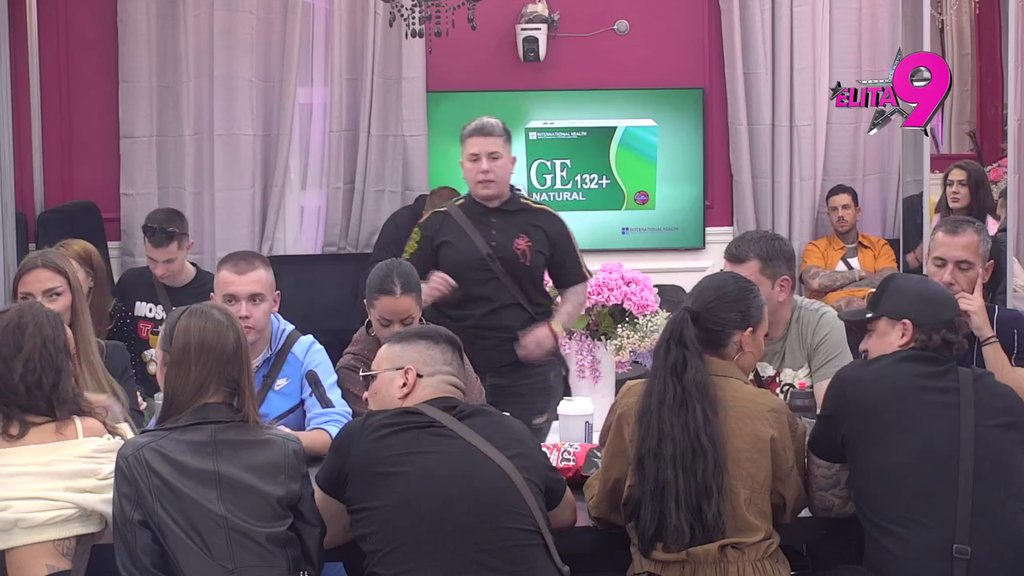 Svako ko je voli, dabogda vam dete izvela Matora iz porodilišta: Bora kivan na Tomićevu, osuo rafal po njoj, ona mu uzvratila: Prvu svirku je imao na mom 16. rođendanu, ali... (VIDEO)