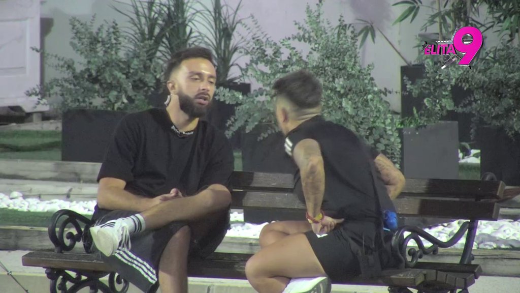 Asmin je tastatura mafijaš, Aneli i on su PREVARANTI: Brutalno, brualnije, Matora! Izrešetala Kačavendu, pa urnisala TROJAC zbog kog se sve trese: On Maju NE MOŽE OČIMA DA GLEDA (VIDEO)