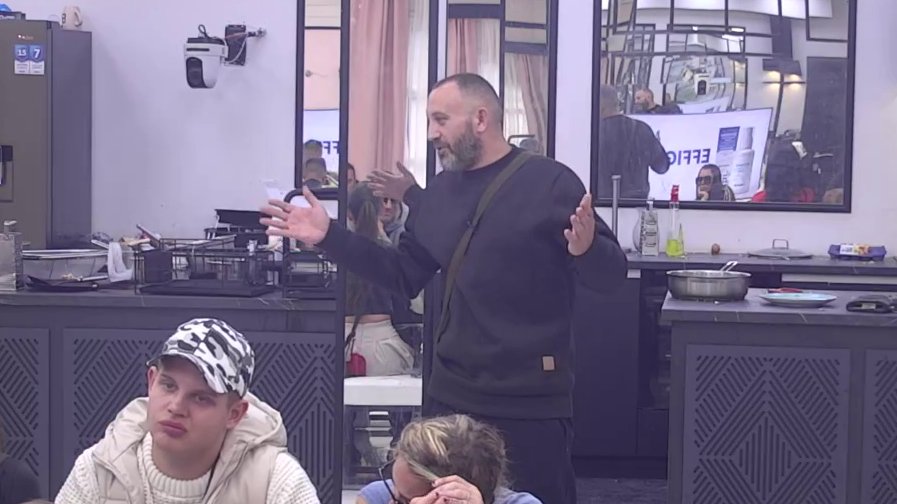 Lepi Mića izneo svoj sud o odnosu Cara i Osmakčića, on se zapitao: Da li on o meni misli dobro, pa mi želi osobu o kojoj pet godina loše govori?! (VIDEO)