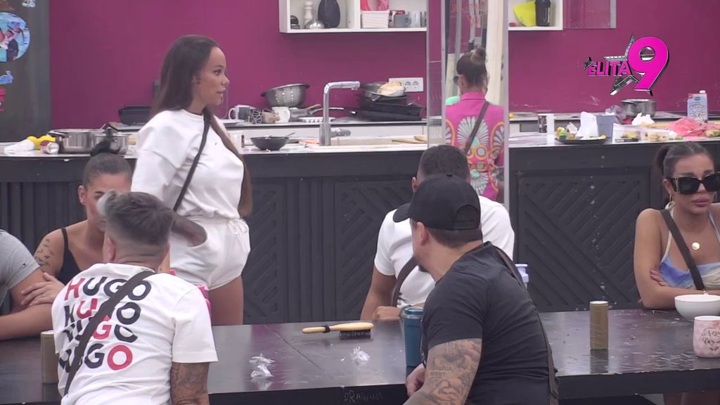 Poruka Slaviće Delić izazvala kolaps: Maja skočila kao oparena, Teodora jedim potezom pokazala da se Bebici sprema šut karta: Jedva čekam da... (VIDEO)