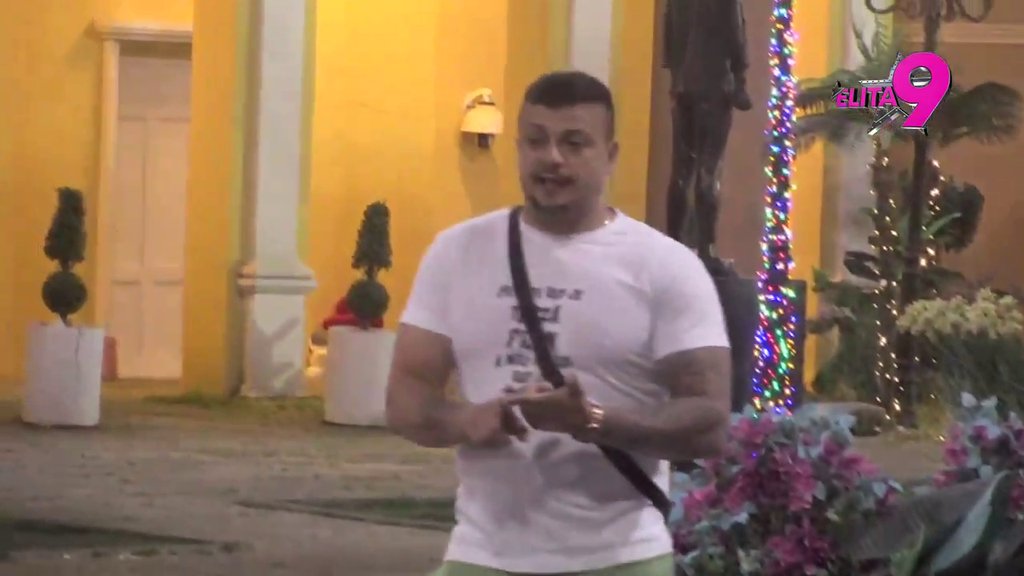 ZAVRŠIO NA KOLENIMA! Terza uputio javno izvinjene Milici Veličković i Urošu Staniću! Sofija popucala po šavovima, pa pomenula Daneta: ON MI JE POTREBAN, A NE JA NJEMU! (VIDEO)