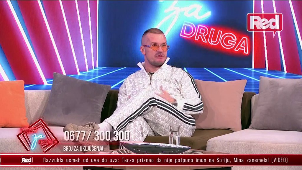 Seljančura se odmah naložila, čim joj je prišao pravi frajer: Munjez razvezao jezik i 'unakazio' Teodoru Delić, pa obrisao patos Bebicom! (VIDEO)