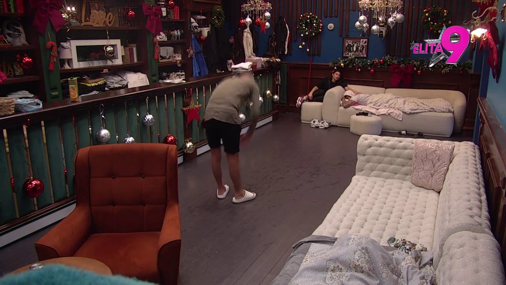 NOVI LJUBAVNI TROUGAO U ELITI! Terza sasuo Milanu ISTINU U LICE, ljubio se sa Sofijom, Stojičković UMALO PAO U NESVEST! (VIDEO)