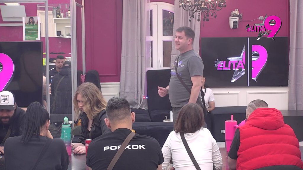 ŠOKIRANA: Sandra provalila Boginju, ubeđena da joj smetaju sve devojke koje su oko Đukića (VIDEO)