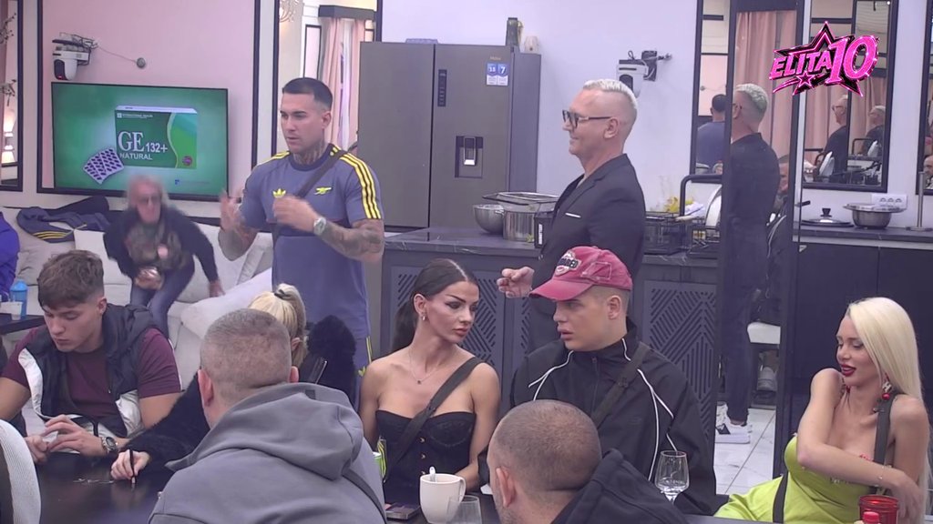 Vidim ih u budućnosti jedno pored drugog: Janjuš poručio Caru da sledi distanca ako uđe u vezu sa Aneli, pa Anđela dala svoj sud o njihovom flertu!  (VIDEO)