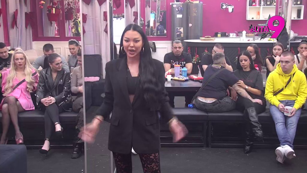 Jeftina ženturača, nagon joj je jači od principa: Maja shvatila da Aneli ima fetiš na njene bivše, unakazila je kao nikad! (VIDEO)