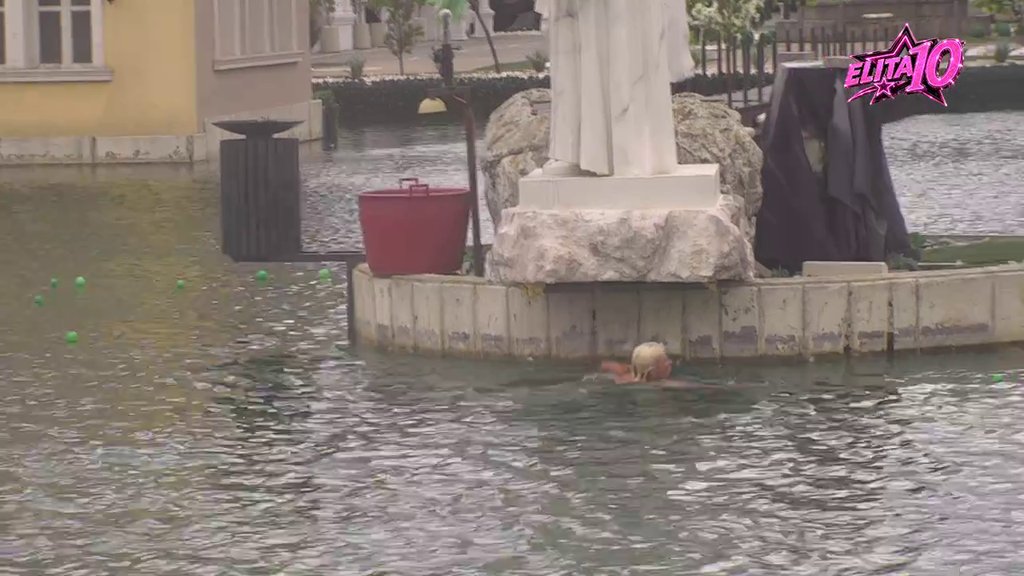 Jasenka više provela u vodi nego na čamcu! Tokom izazova upala u jezero, pa nastavila da se kupa (VIDEO)