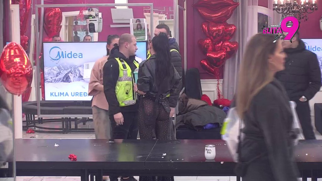 Evo ti srednji prst: Maja se našla oči u oči s Boginjom, umešao se Alibaba i nastao haos! (VIDEO)