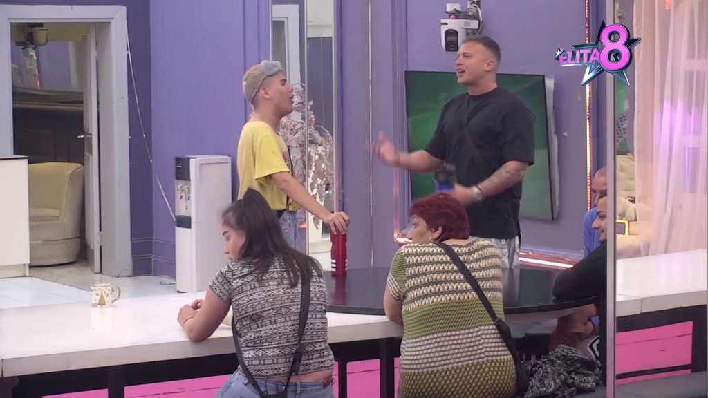 Brutalan okršaj Uroša i Karića: Pljušte žestoke uvrede, Stefan ga jedva dočekao na zicer! (VIDEO)