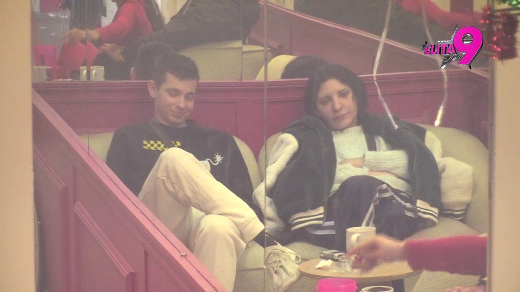 POKUŠAVA DA SE OPERE OD FLERTA SA ASMINOM: Uroš stavio Maju na stub srama, Neria optužio da ZANEMARUJE Hanu, pa izanalizirao odnos Luke i Anite! (VIDEO)