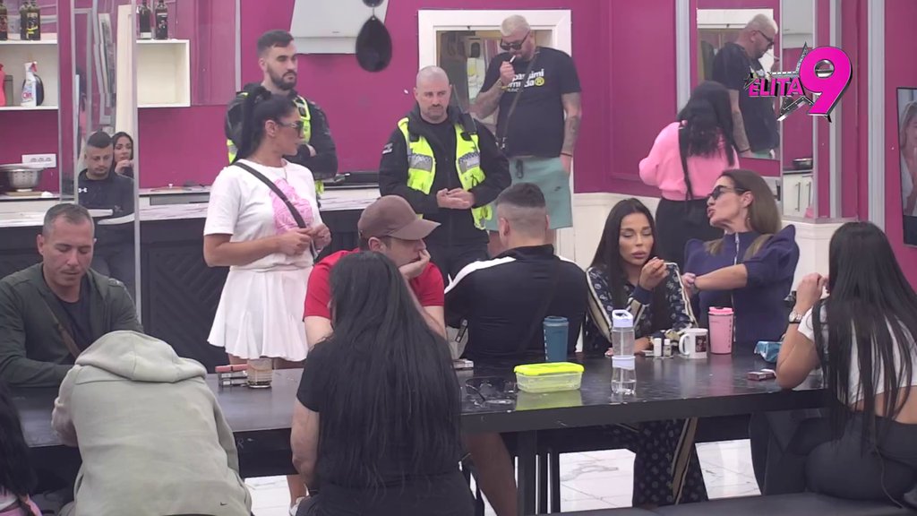 Ne zaustavljaju se: Jakšićka i Kačavenda koriste svaku priliku da se brutalno izvređaju, tresu se zidovi Elite! (VIDEO)