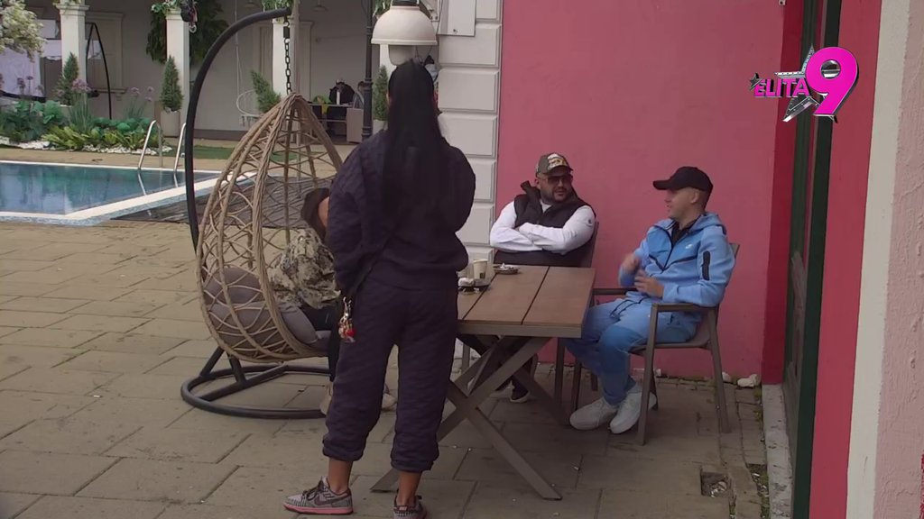 POČELO JE! Teodora počela da se žali Asminu na Bebicu, on joj odmah pružio RAME ZA PLAKANJE! (VIDEO)