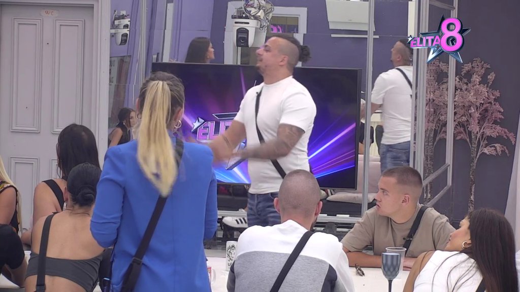 Pljušte žestoke prozivke: Anđela i Sofija se bore da dokažu koja je veća ljubavnica, jedna drugu urnisale brutalnim uvredama! (VIDEO)