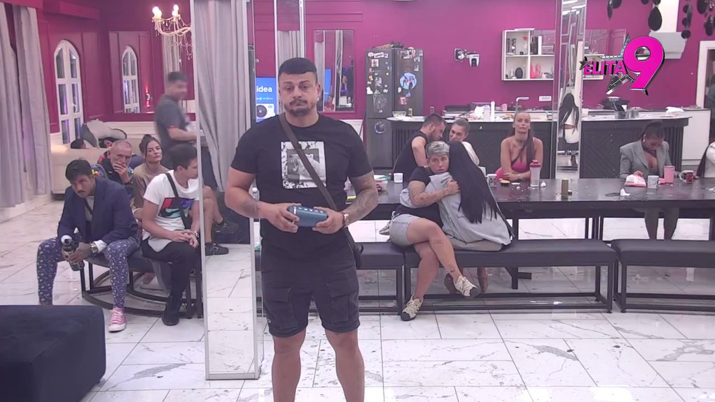Ako ste mislili da Terza ne može više da se izblamira, može! Sofija ga pred svima posprdala, on ponovo pokazao da mu je karakter nula! (VIDEO)