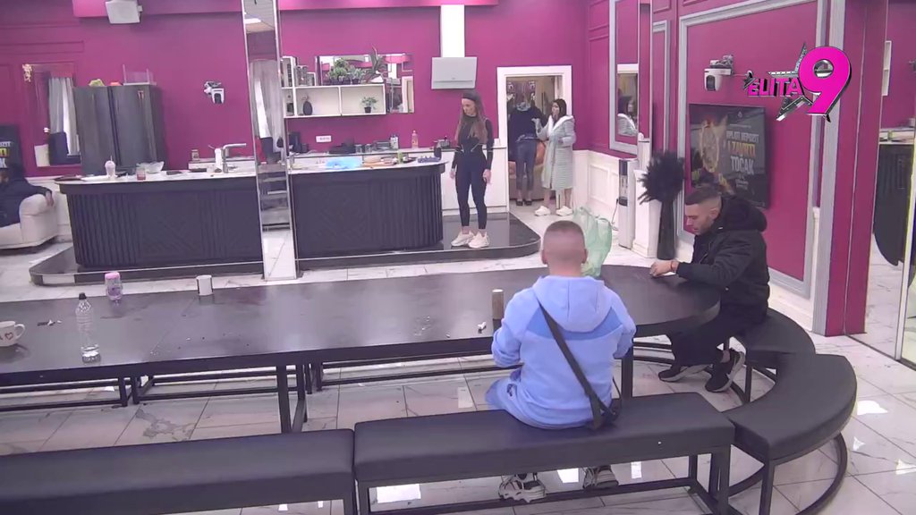 TI SI PRELJUBNICA! Terza urnisao Teodoru, pa joj žestoko zapretio! (VIDEO)