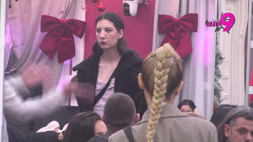 Pukao joj film: Aneli unakazila Hanu, iznela gnusne optužbe na račun njene porodice! HAOS! (VIDEO)