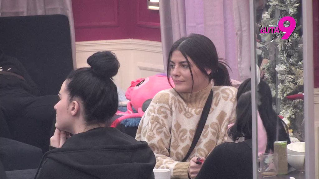 Ne mogu očima da je gledam: Maja bez pardona brutalno izvređala Boginju, Đukić svoju muškost zaboravio kod kuće izgleda! (VIDEO)