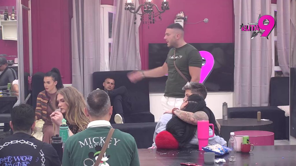 OVO SE ZOVE RASKINKVANJE: Dača sasuo Aniti i Luki sve u lice, prozvao ih da najviše ogovaraju bivše, oni krenuli da ga vređaju pa dobili lekciju o lepom ponašanju: VAS BOLI ŠTO STE NEBITNI (VIDEO)